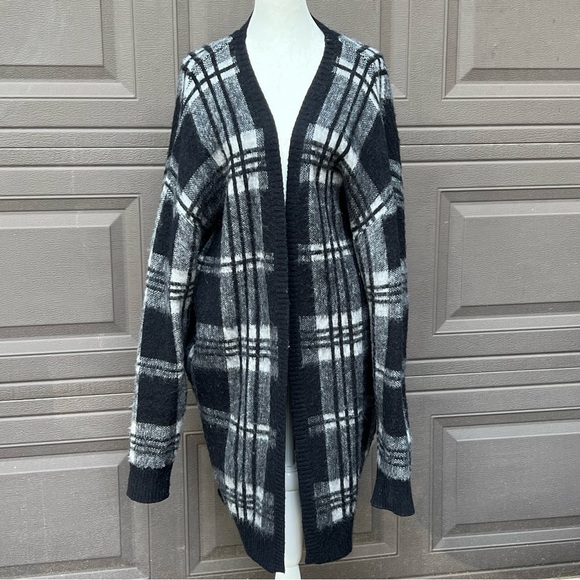 white birch Sweaters - White Birch Long Sleeve Black White Plaid Cardigan Sweater Women’s Sz. 2XL